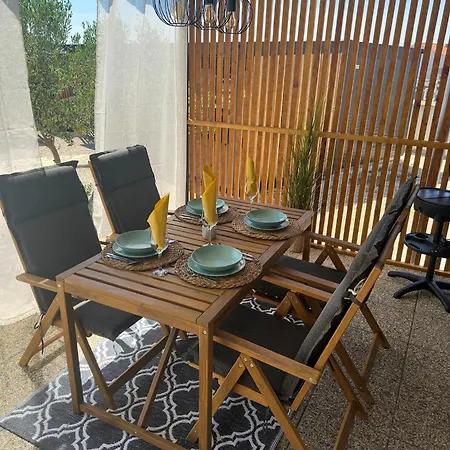 مكان تخييم Emi Mobile بيروفاتش