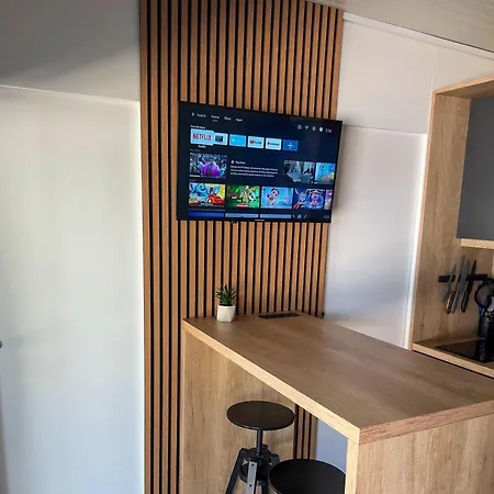 Emi Mobile بيروفاتش